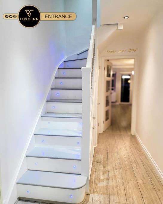 Luxury, 4 Bedroom House, Free Parking, 博勒姆伍德 外观 照片
