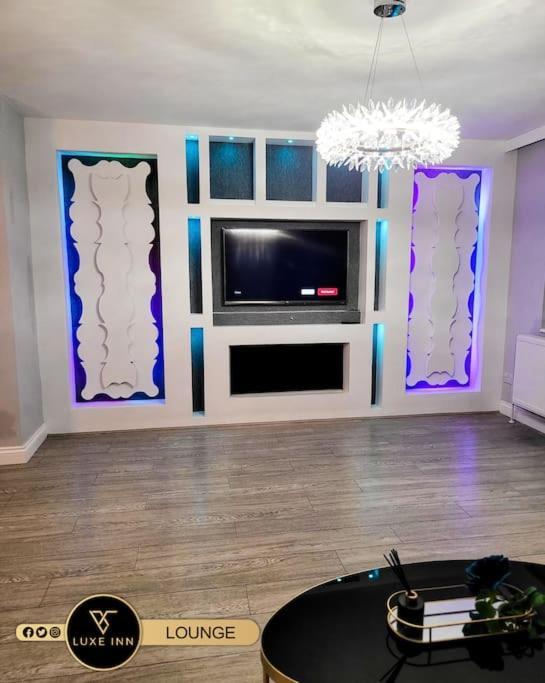 Luxury, 4 Bedroom House, Free Parking, 博勒姆伍德 外观 照片