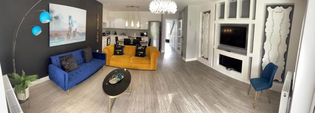Luxury, 4 Bedroom House, Free Parking, 博勒姆伍德 外观 照片